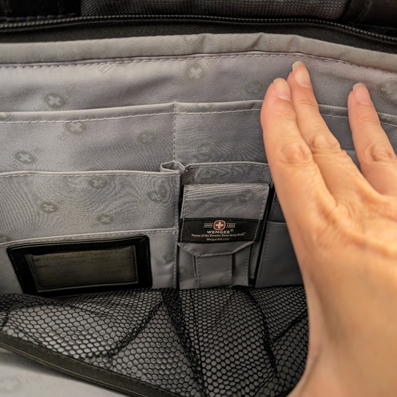 Wenger, Swiss Gear Laptop Briefcase Black with handles and shoulder strap - Picture 6 of 16